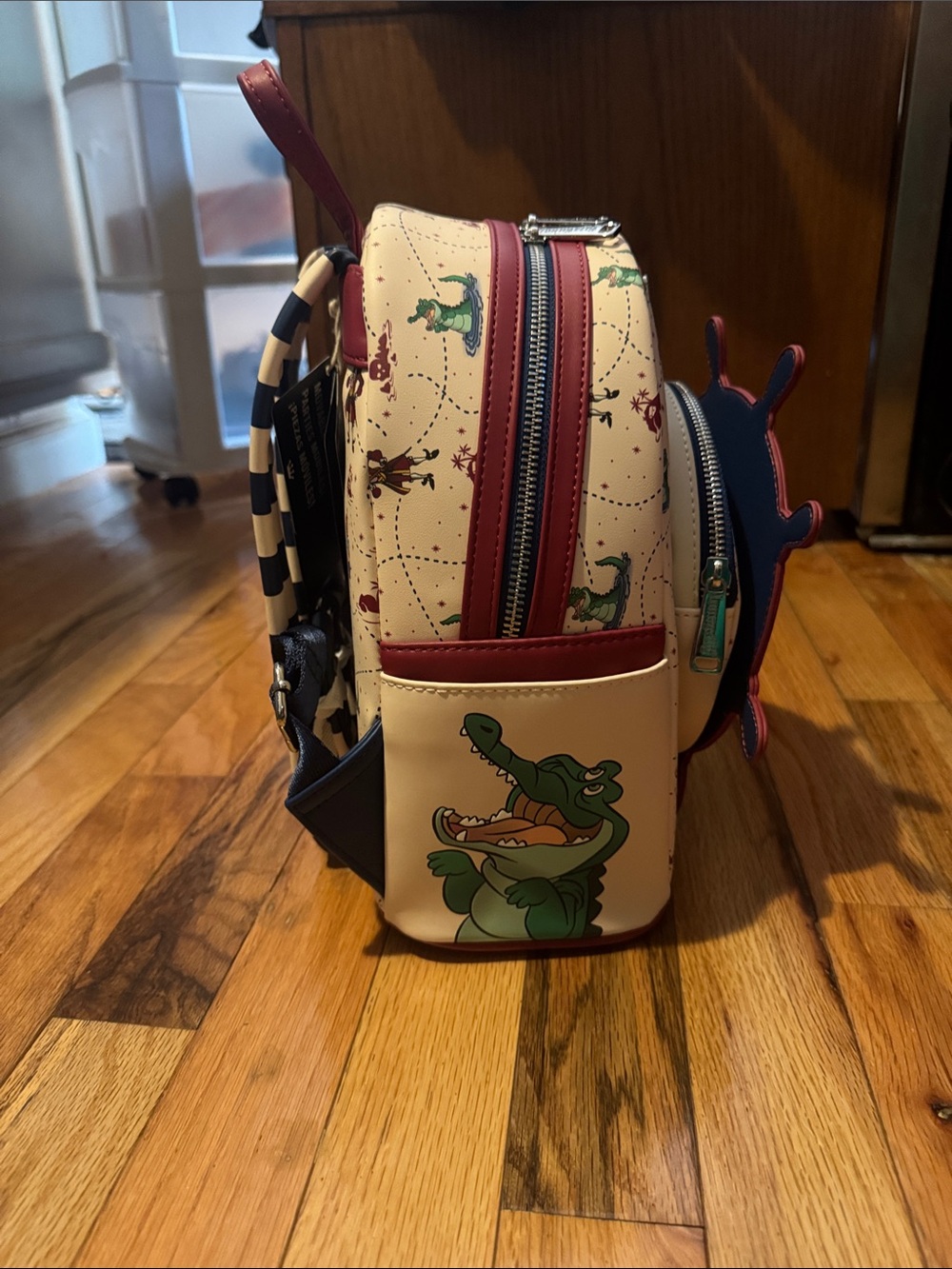 NWT Loungefly Disney Peter Pan Captain Hook Ship Wheel Rotating Mini Backpack - Picture 6 of 12